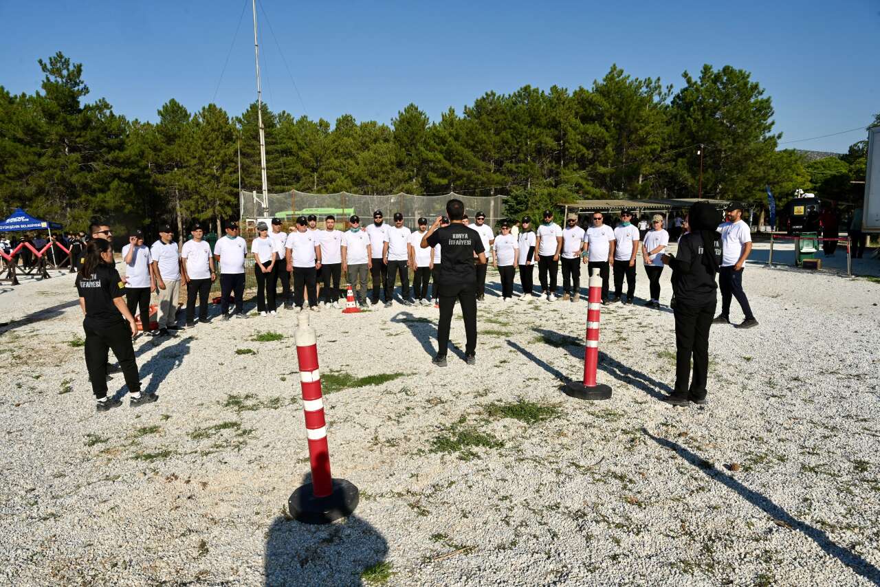 Konya'da afetlere karşı hazırlık zamanı! Başkan Altay gönüllülerle buluştu 14